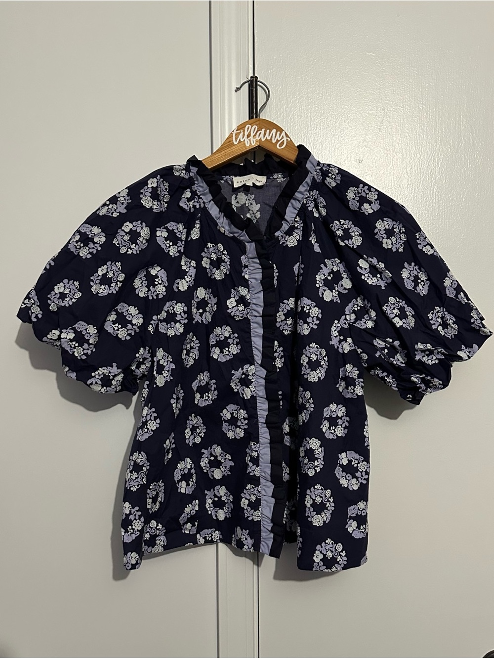 entro Navy Floral Ruffle Puff-Sleeve Blouse